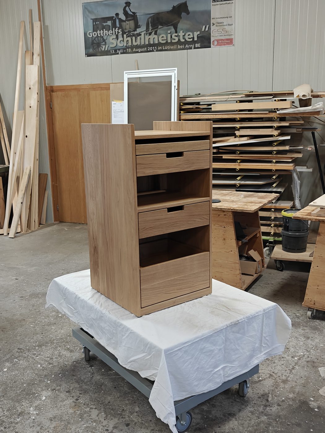 Finale Version in Massiveiche — alle Ebenen, bündig versenkte Fronten