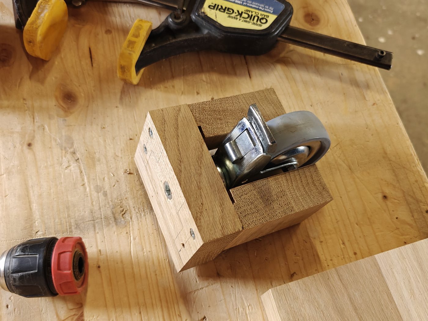 Custom Radsystem — Lenkrolle in Eiche-Holzblock